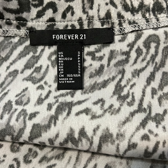 Forever 21 cheetah skirt - Picture 4 of 4